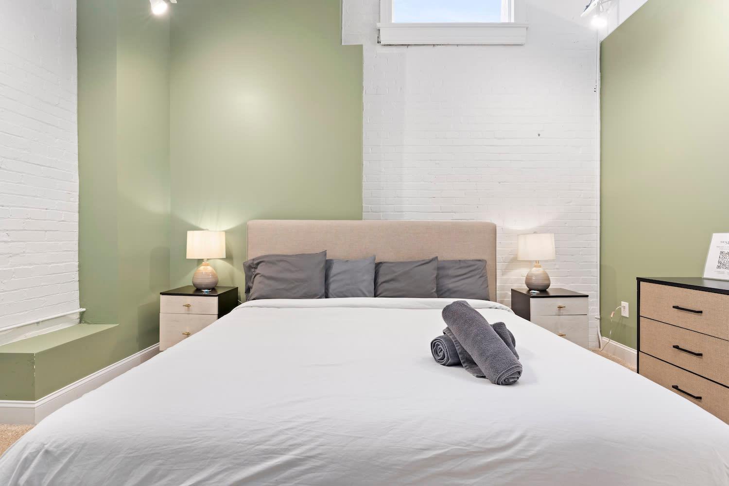 King First Floor Sleep8 4beds 2ba Swepson Escape Apartment *