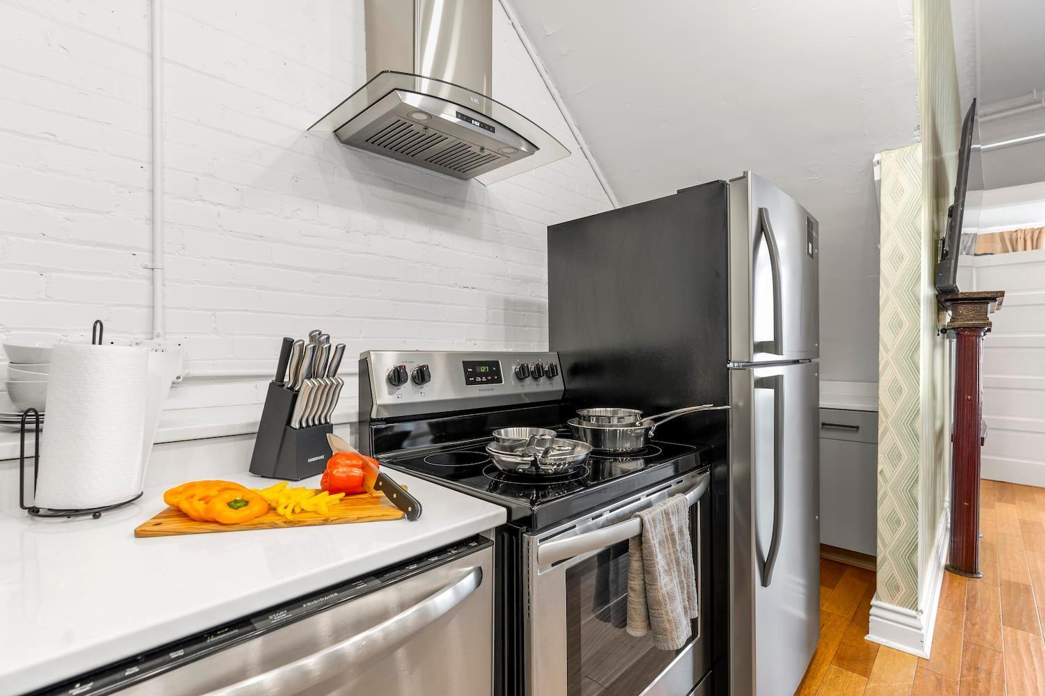 King First Floor Sleep8 4beds 2ba Swepson Escape Apartment *